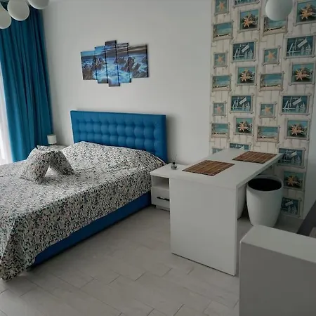 Turquoise De Silva
